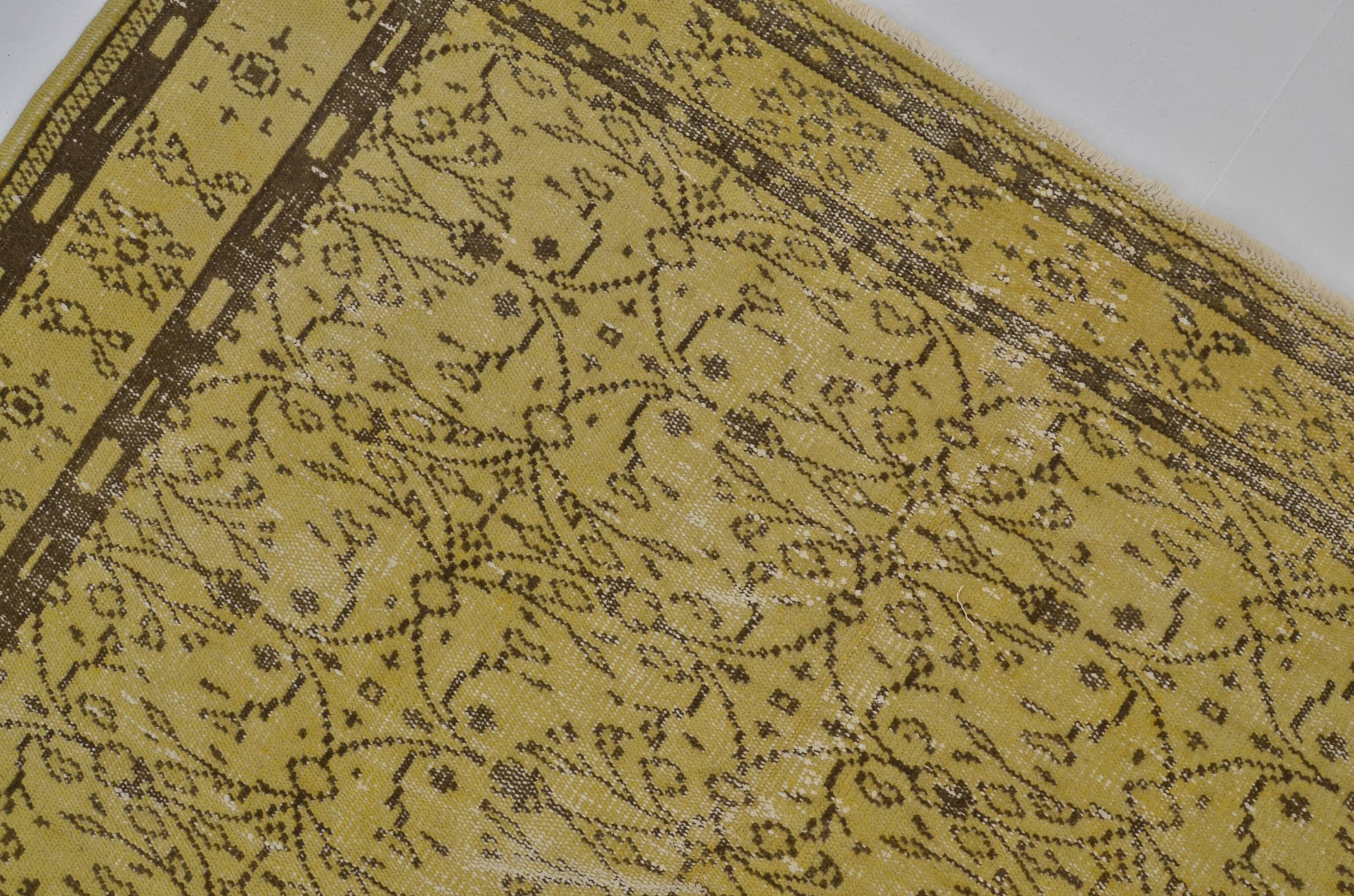 Tapis floral Oushak jaune