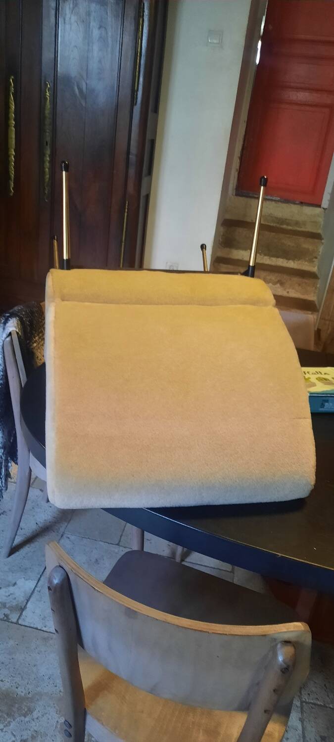 Pelfran Kiss model armchair