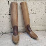 Shoe trees for old boots