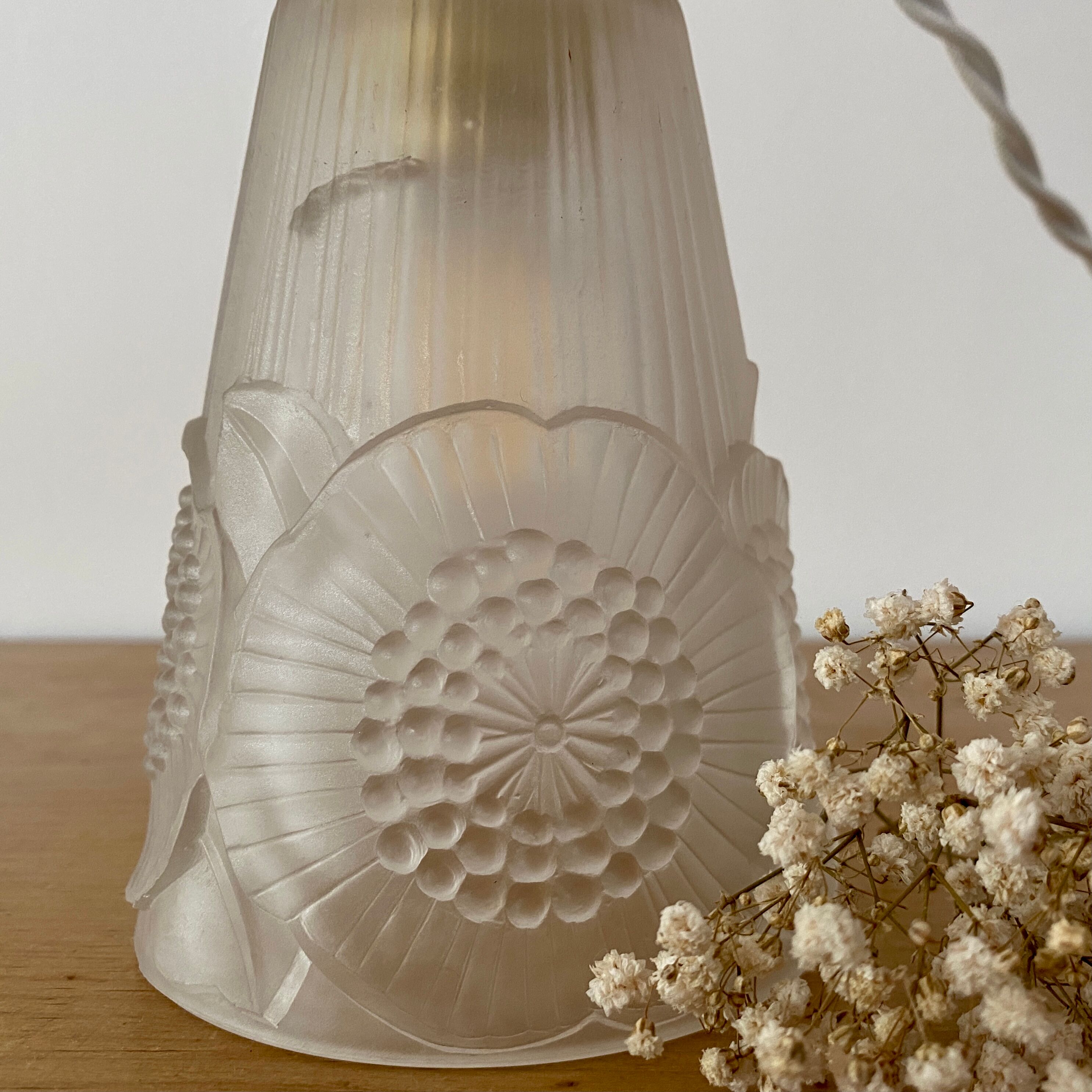 Vintage art deco tulip walker