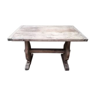 Table brutaliste montagnarde