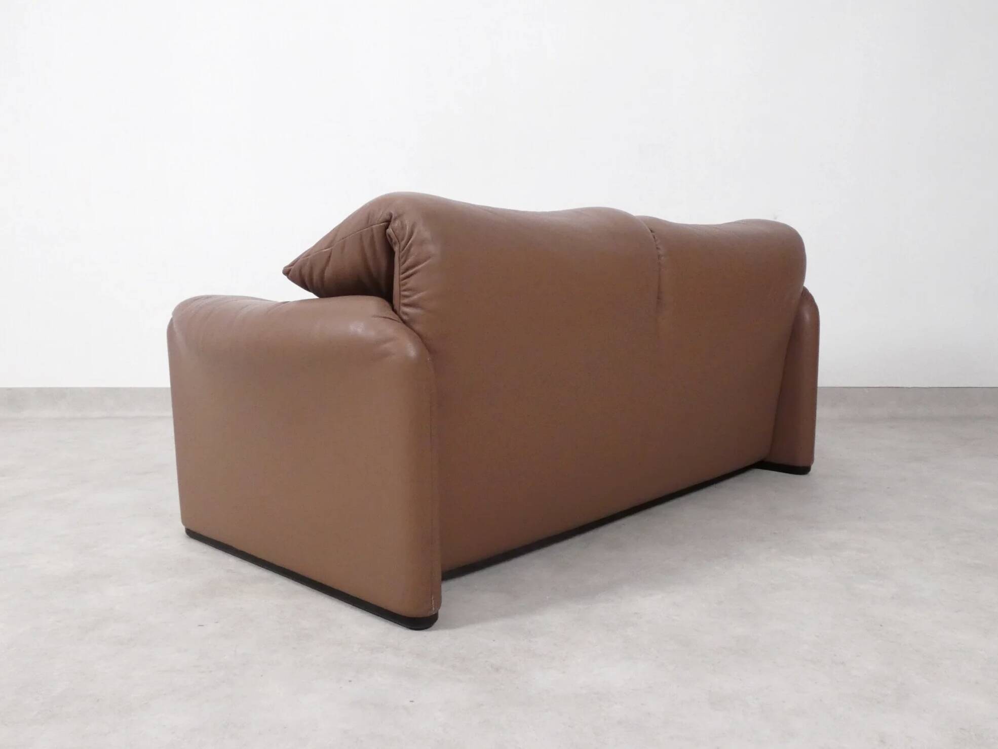 Cassina Maralunga 2 seater in mocca colored leather