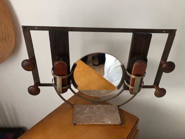 Wall or art deco-laying door