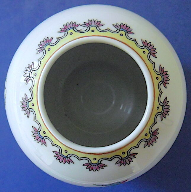 Chinese porcelain ginger pot decorated with a pheasant