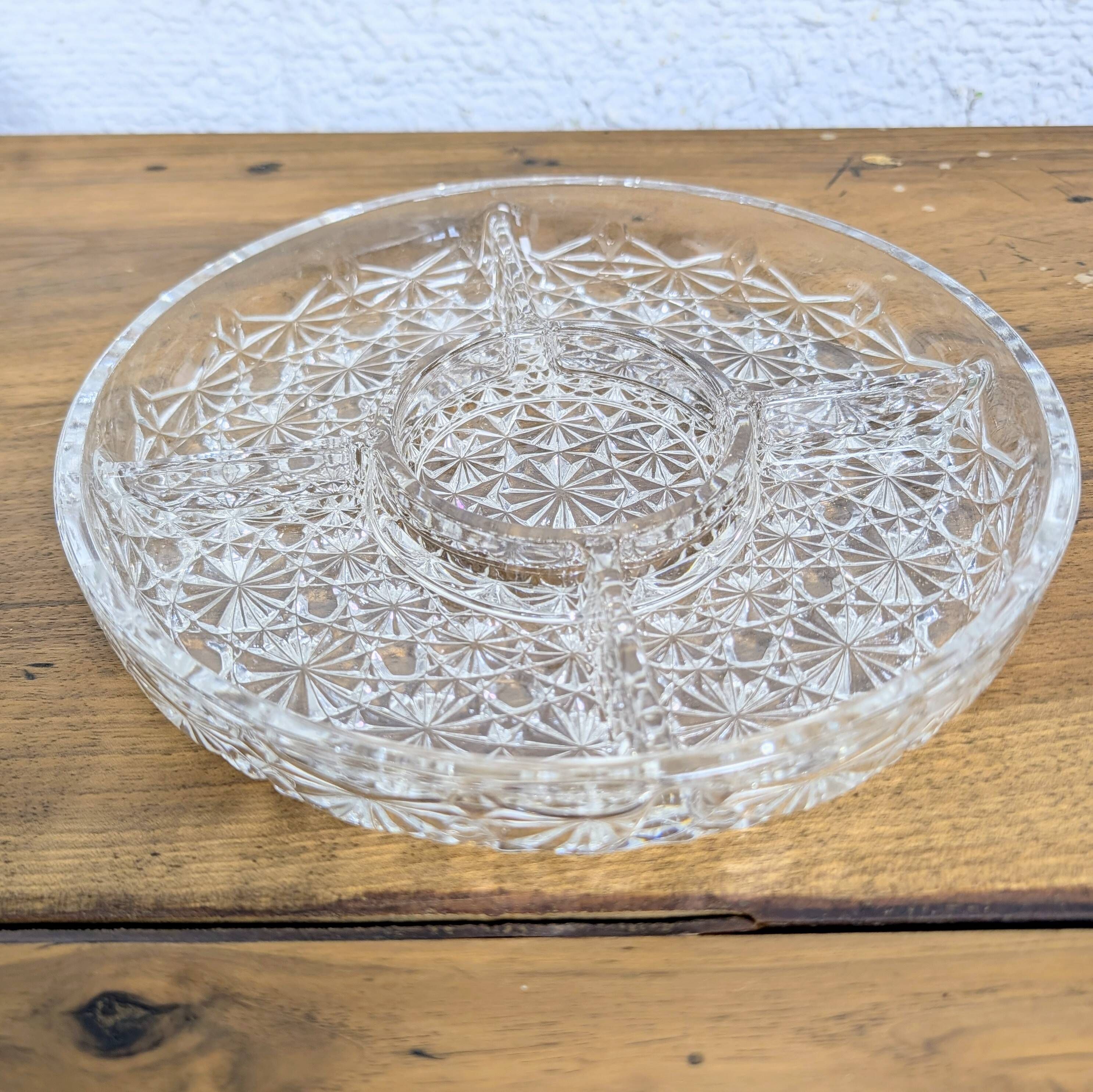 Plat apéritif rond en verre moulé à compartiments