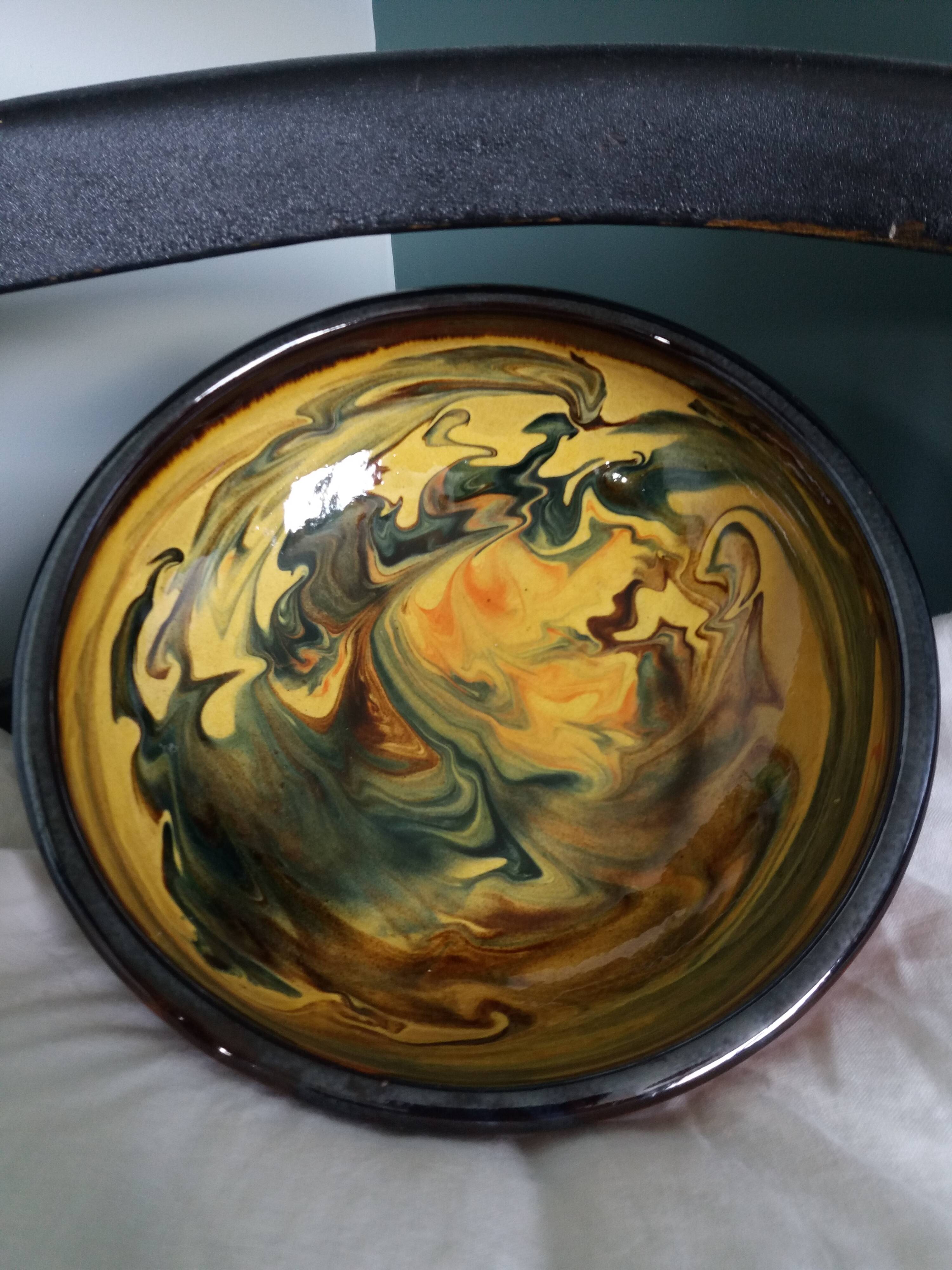 Terracotta bowl with marbled, jasper-like decoration