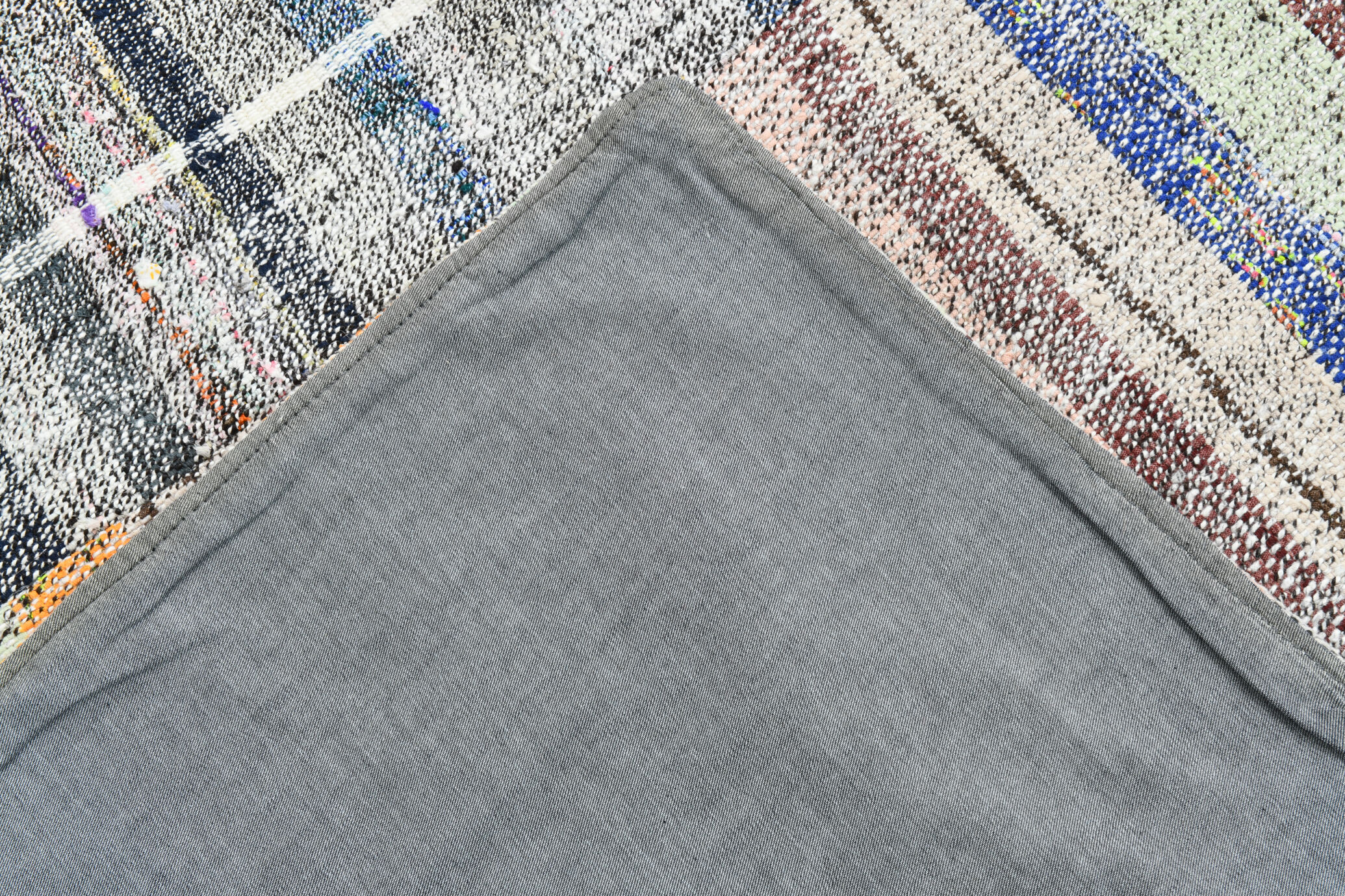 Ethnic vintage rug, 222x304cm