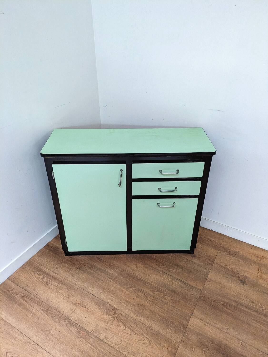 Vintage formica sideboard / kitchen bathroom storage unit