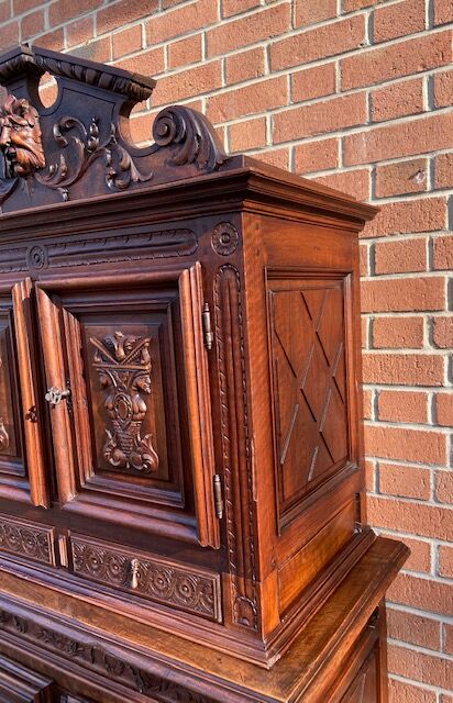 Cabinet louis XIII in walnut 19th era