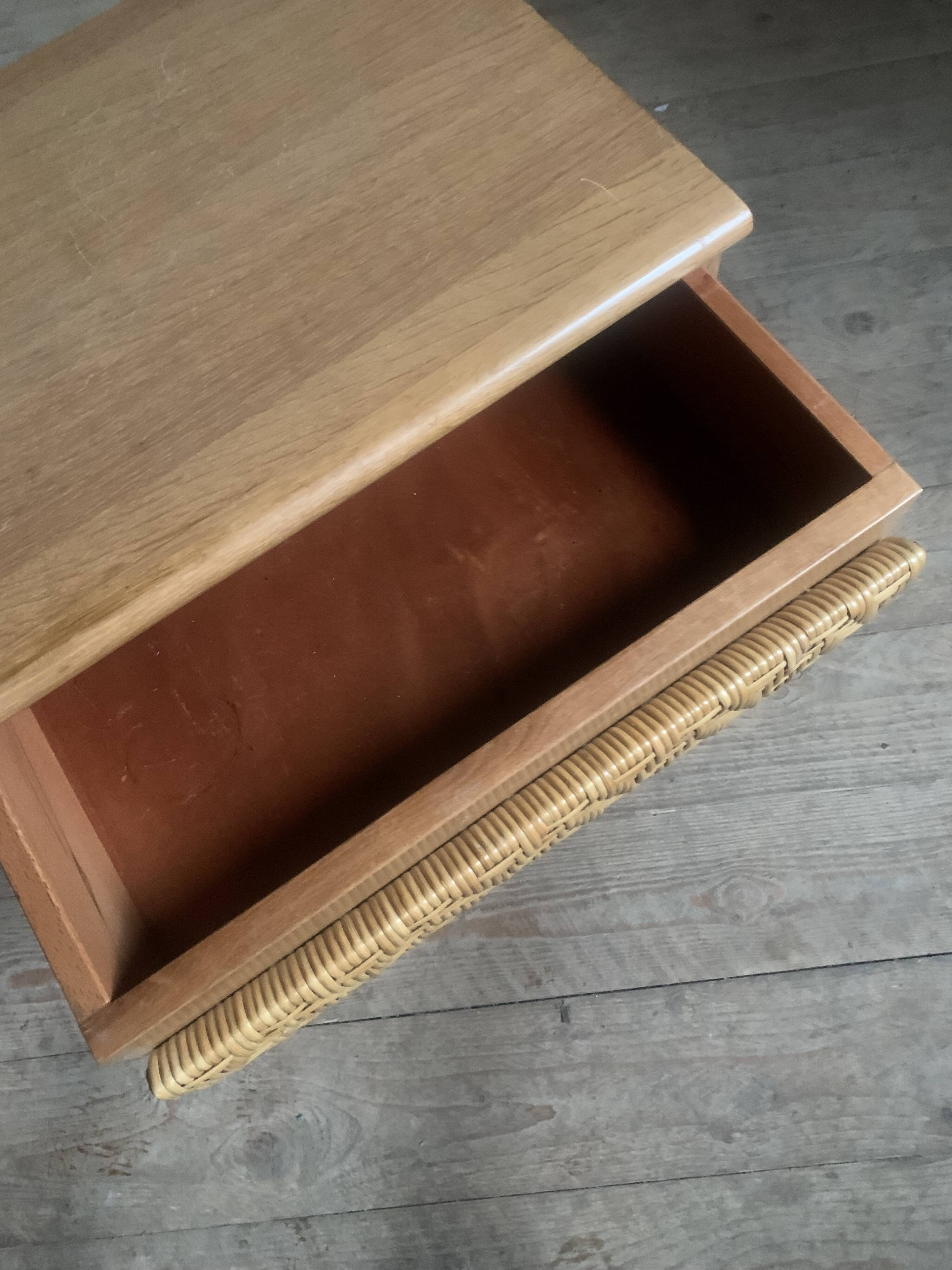 Table de Chevet vintage en chêne et rotin