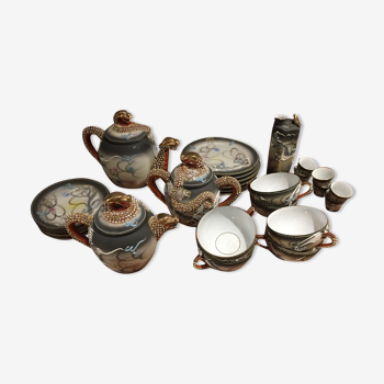 Tea and sake set in enamelled porcelain and polychrome from dainan