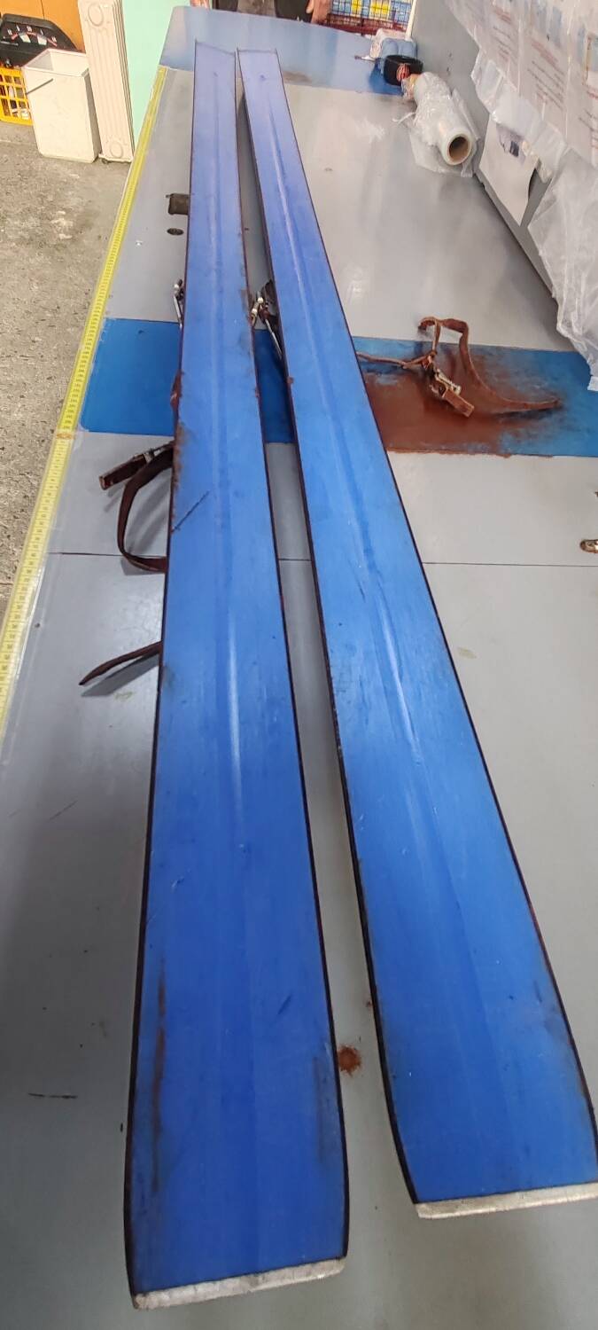 Rossignol Strato 2m10 vintage collection skis from the French team.