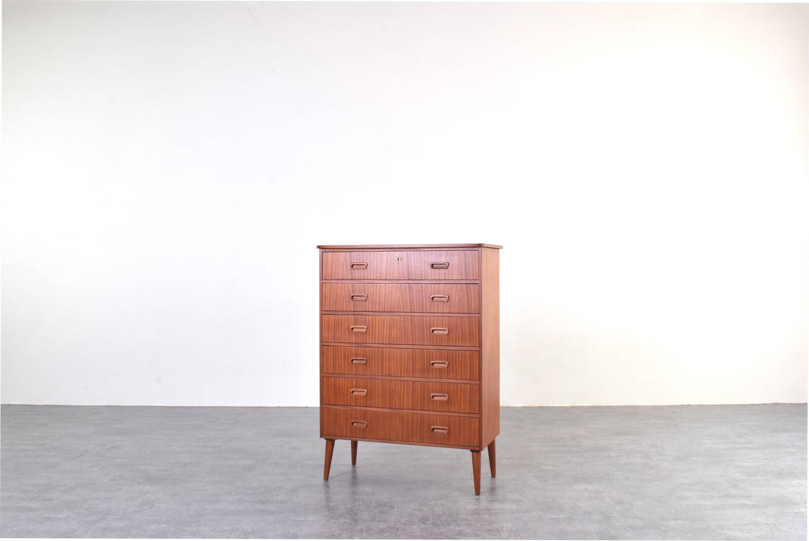 Commode en teck danois des années 1960.