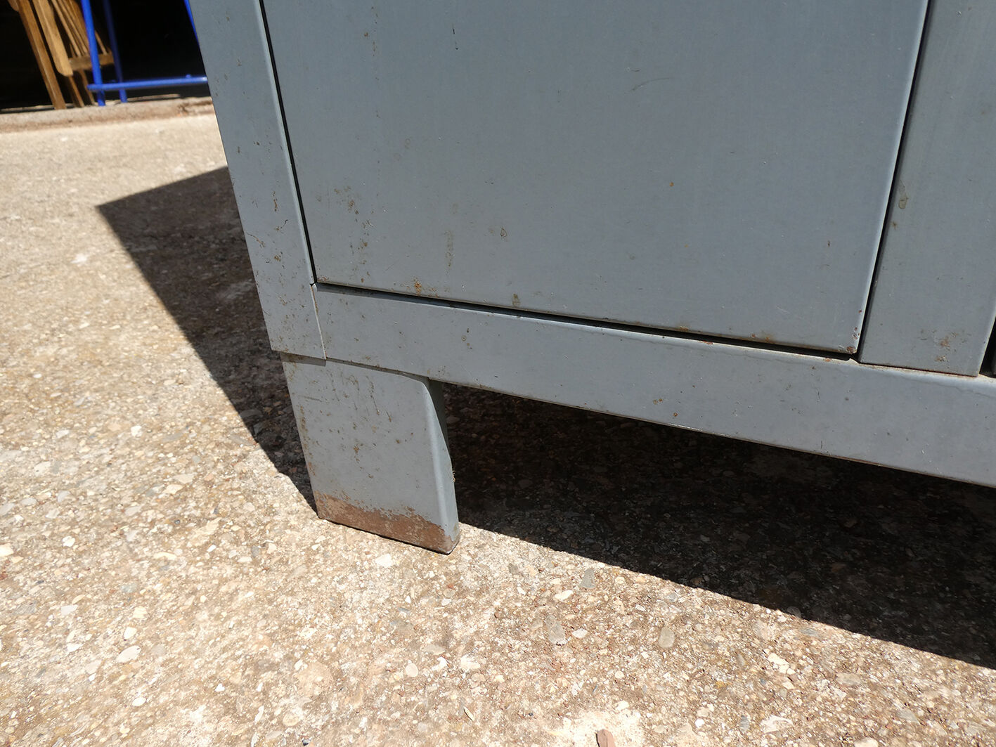 Former 3-door workshop locker room