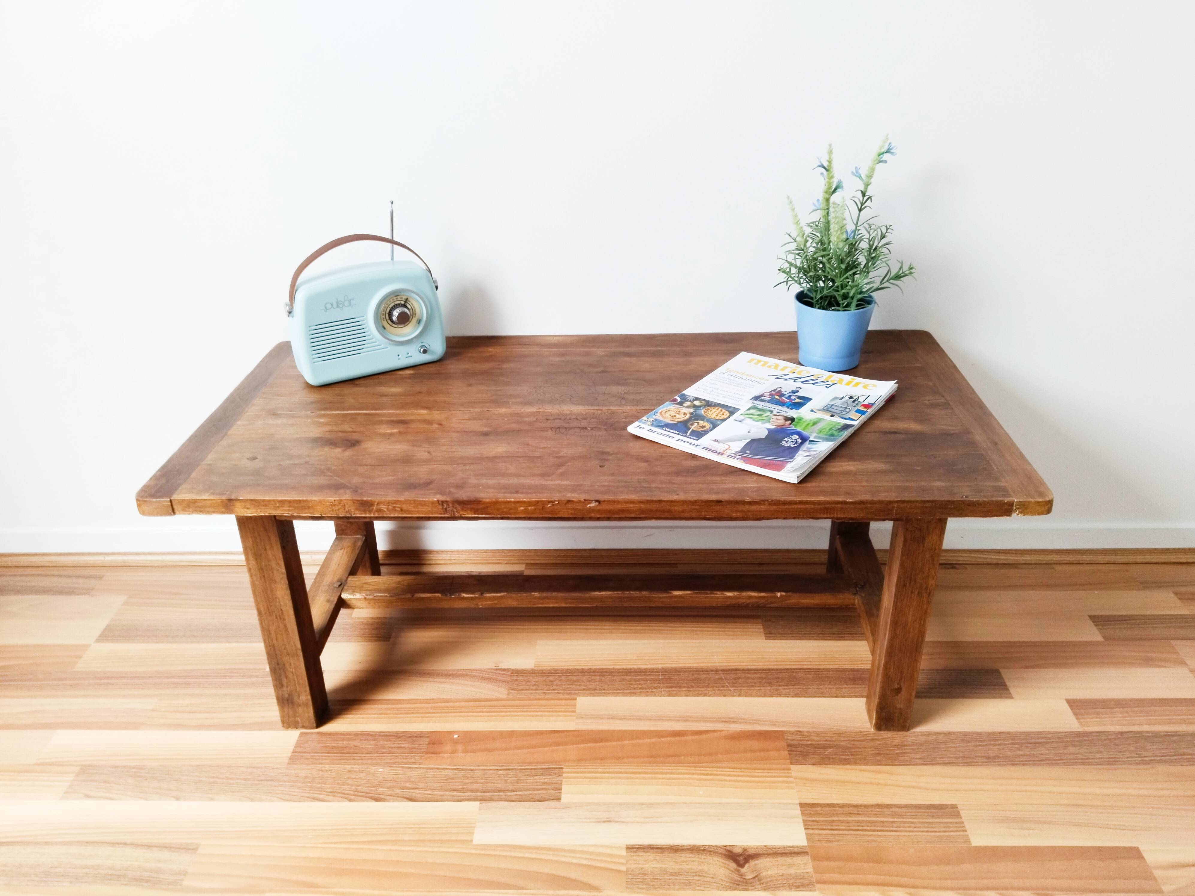 Vintage rustic coffee table in waxed wood and screen printing