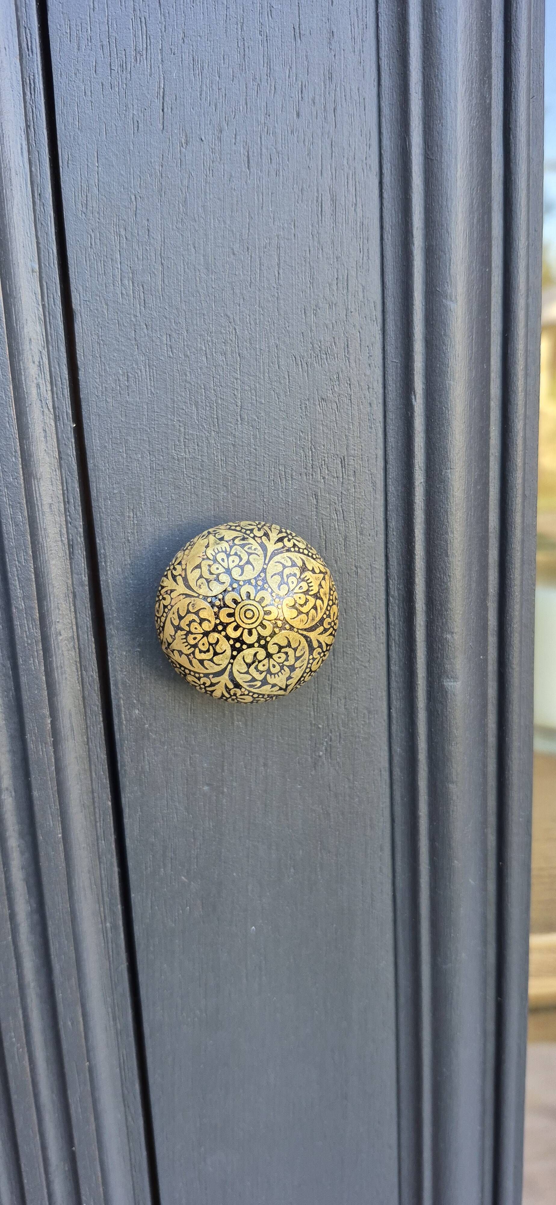 Glass-fronted dresser