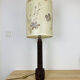 Lampe brutaliste art populaire 73 cm, bois tourné