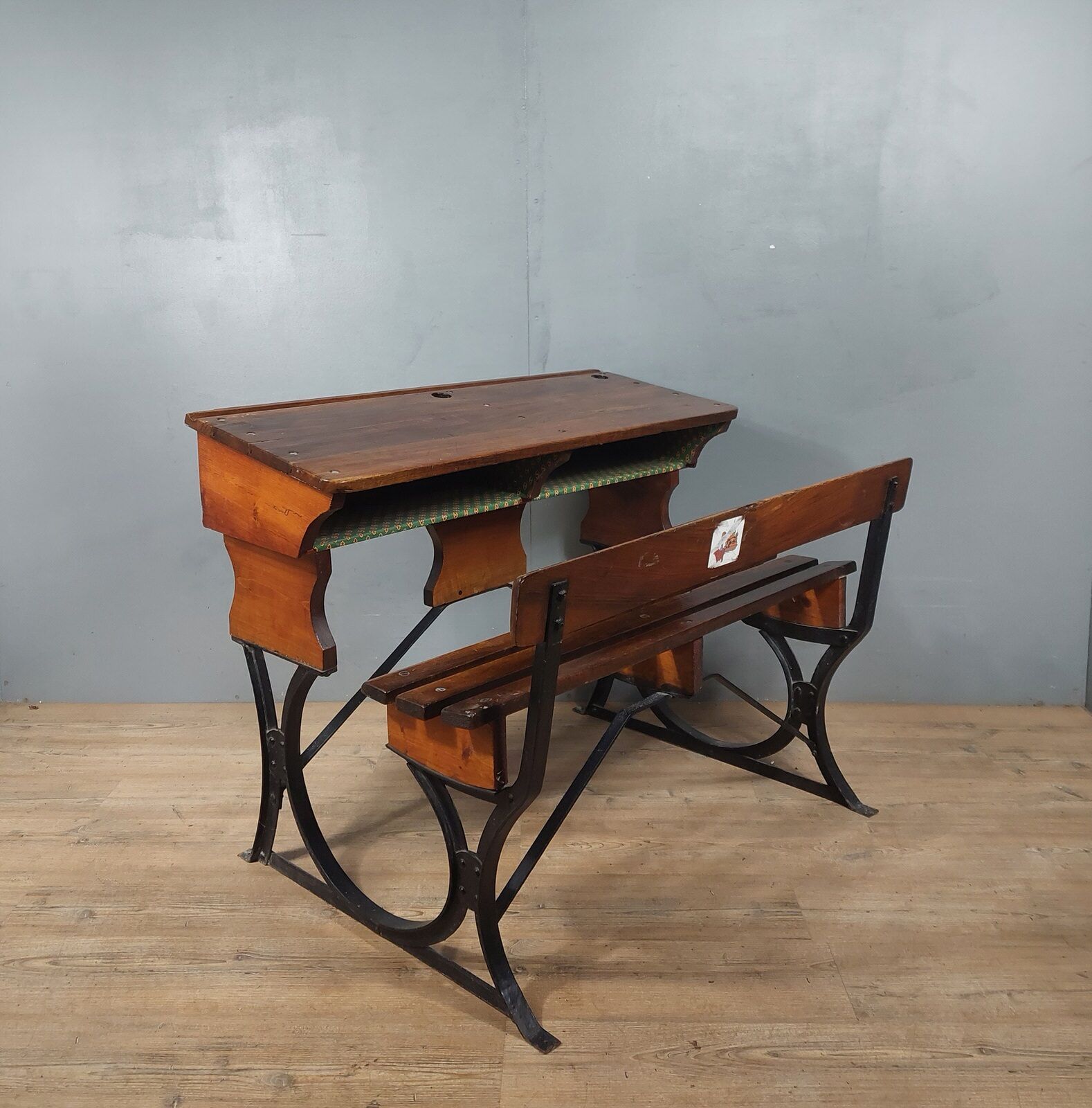 Double school desk called “lectern”
