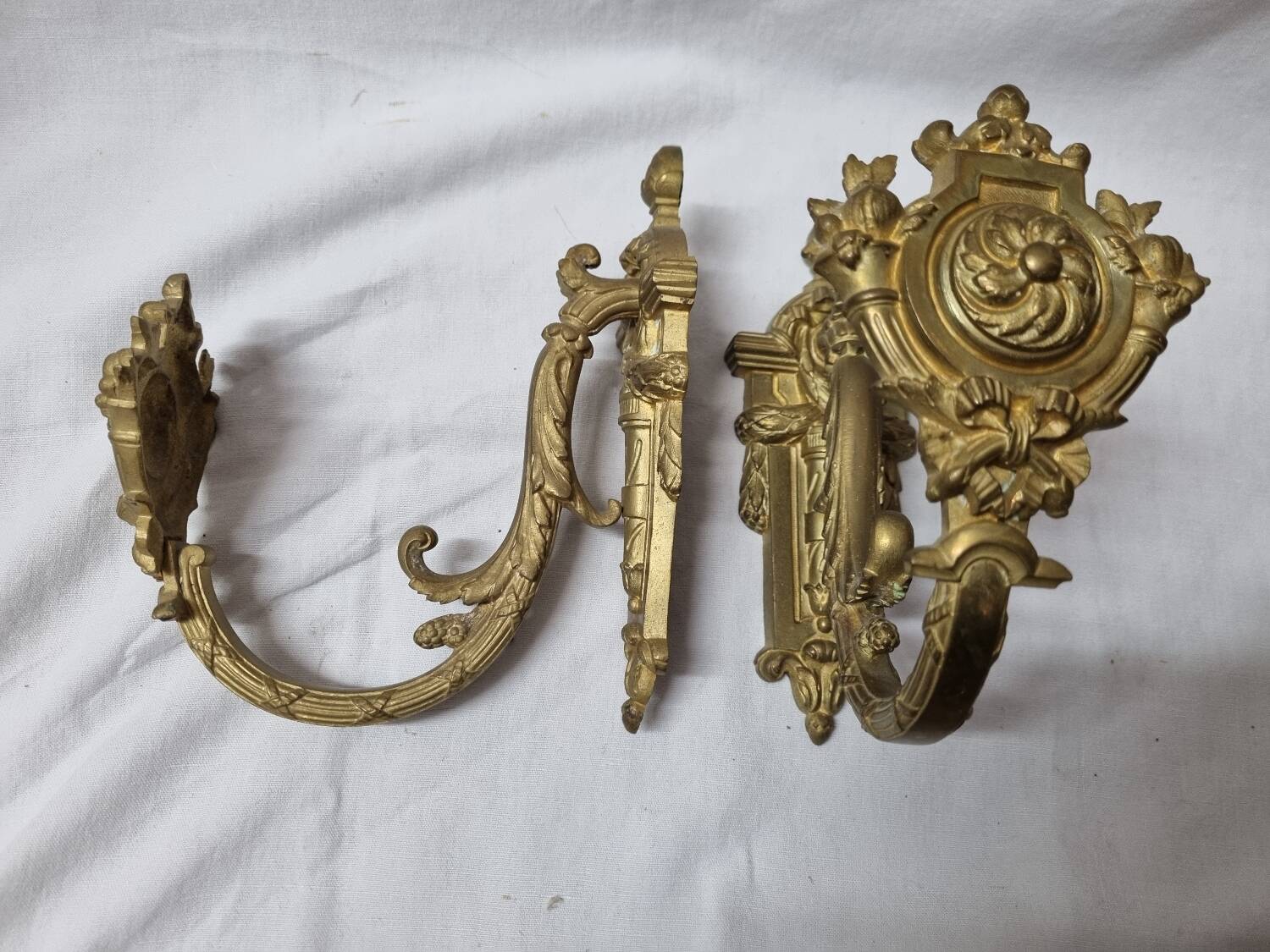 Golden bronze tiebacks