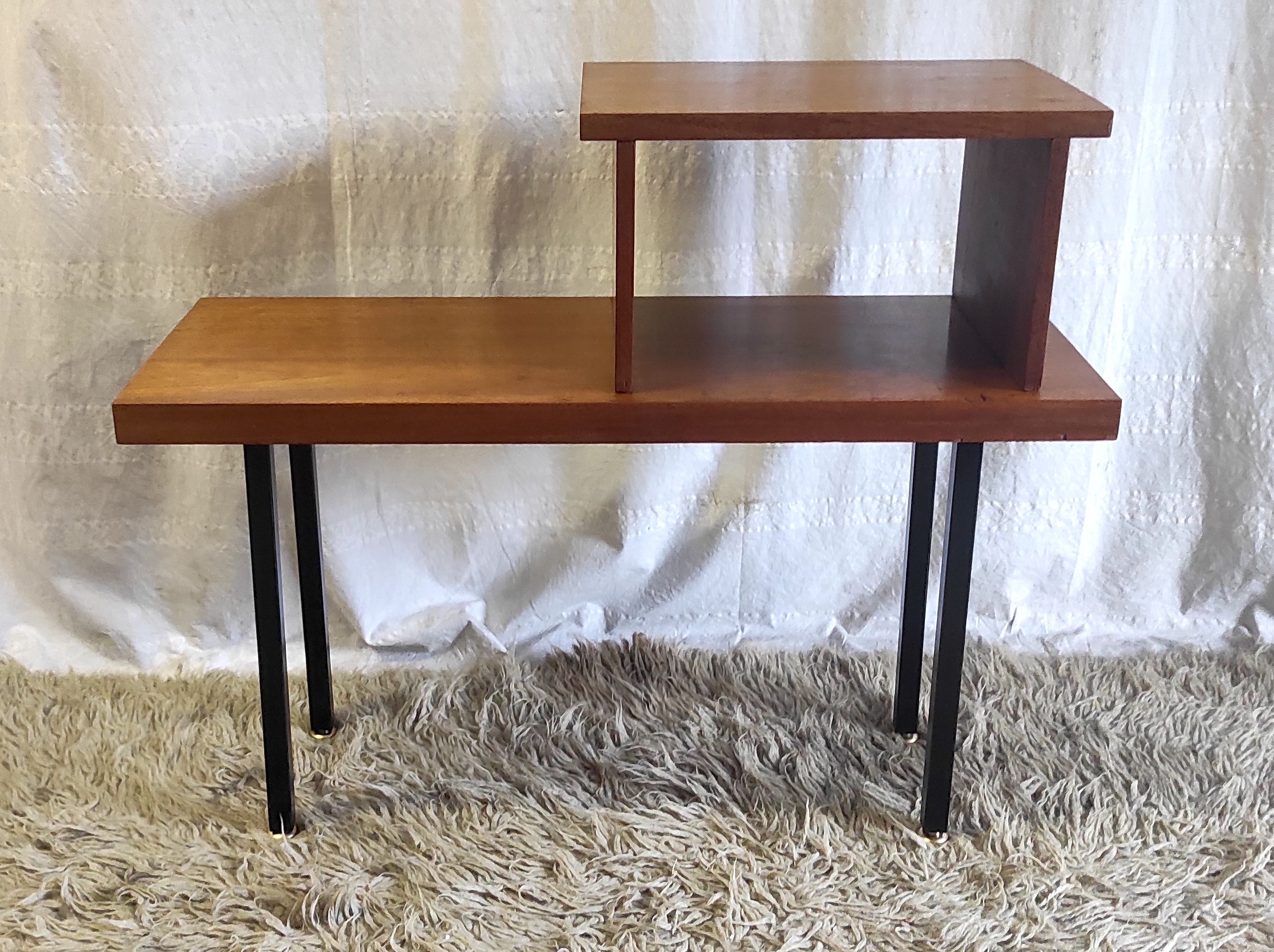Modernist side table in solid wood and black lacquered metal 50s/60s
