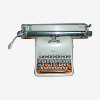 Machine a écrire Olivetti