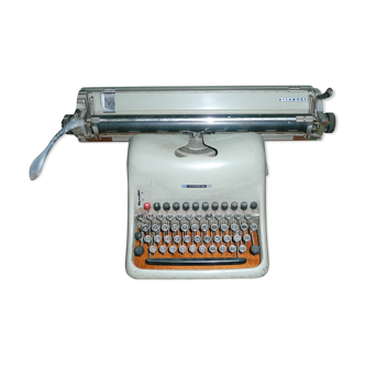 Machine a écrire Olivetti