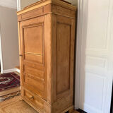 Small Parisian wardrobe "bonnetière"