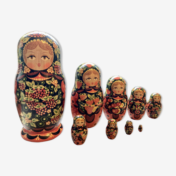 Magnificent family of Russian matryoshkas – 9 dolls – excellent condition