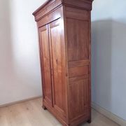 Wardrobe in cherry wood, fully dismantlable.
