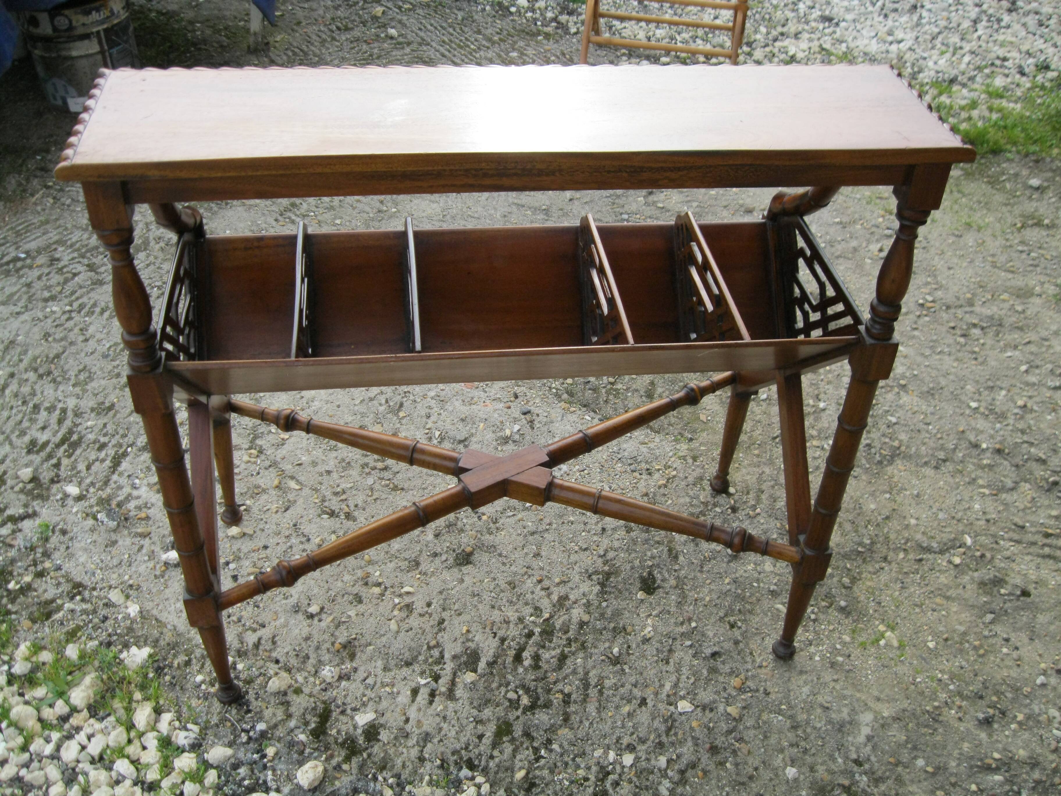 Porte revus  / livre d'hotel en acajou vintage