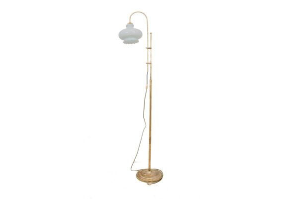 Lampadaire en métal avec abat-jour en verre