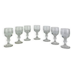 7 verres à liqueur en
