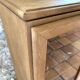 Meuble vitré en bois avec tiroir