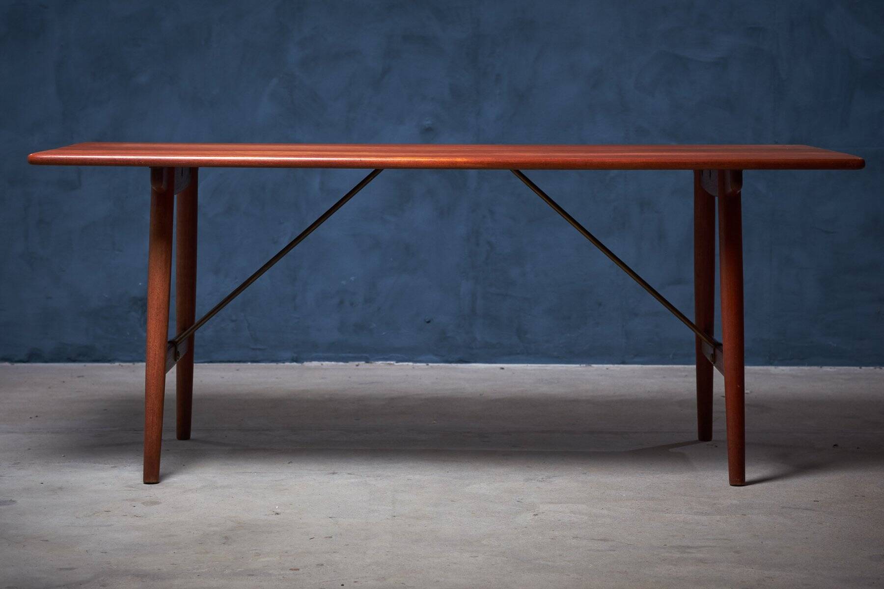 Table de Chasse avec Pieds Croisés par Erhard Rasmussen, Norvège, 1960s