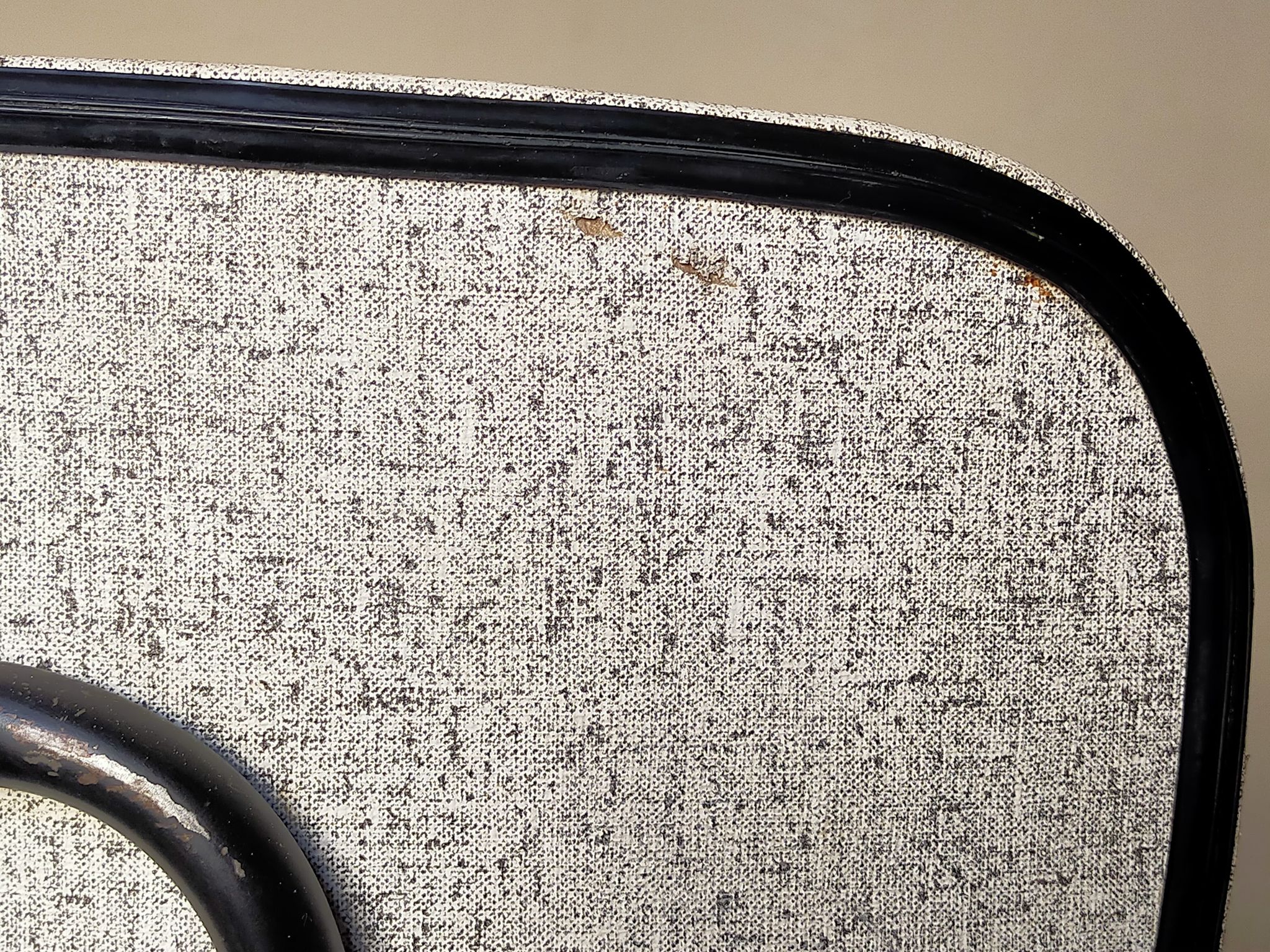 Speckled skaï chair and feet black metal tubes 50s