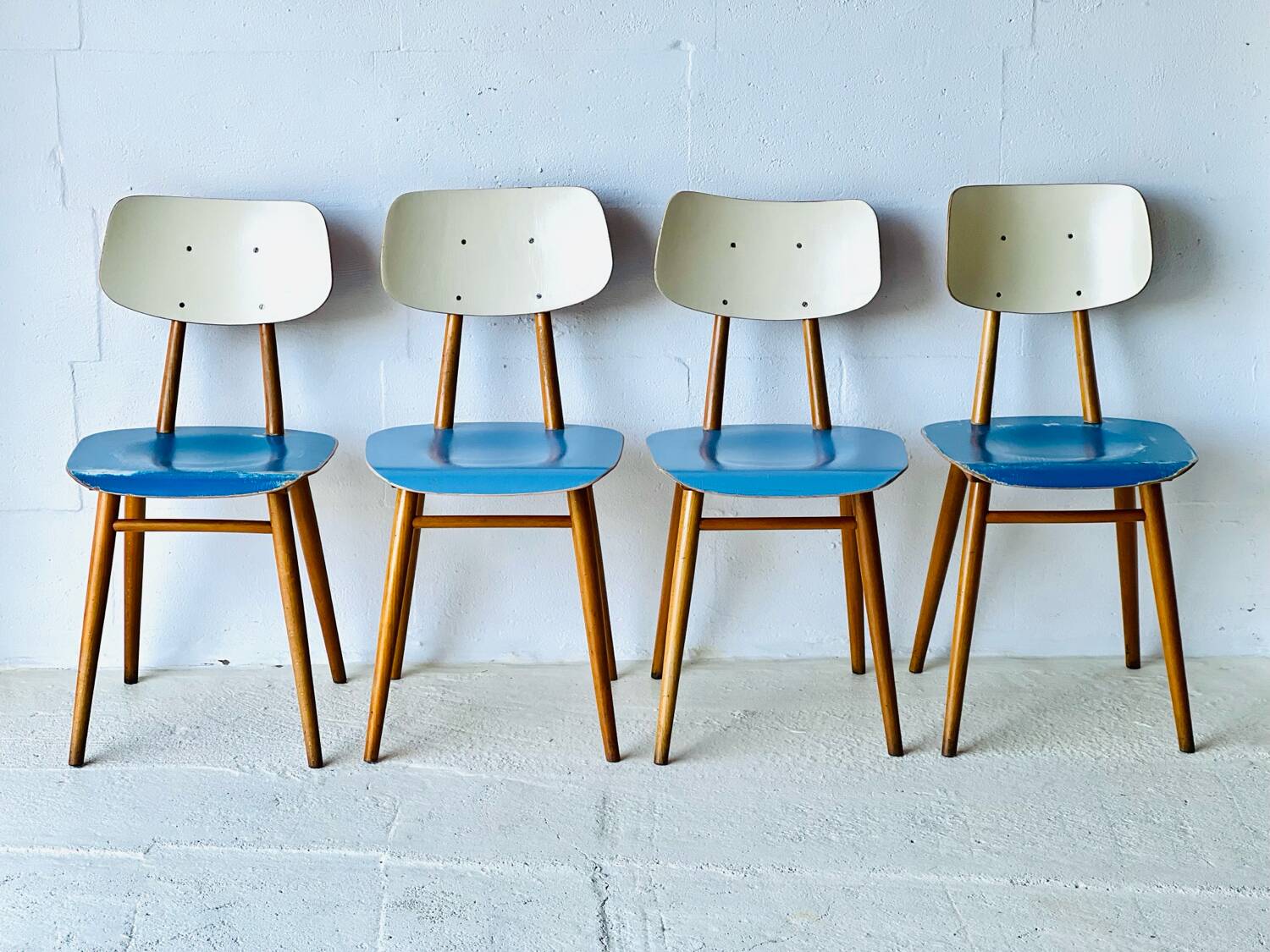 Chaises de salle à manger par TON
