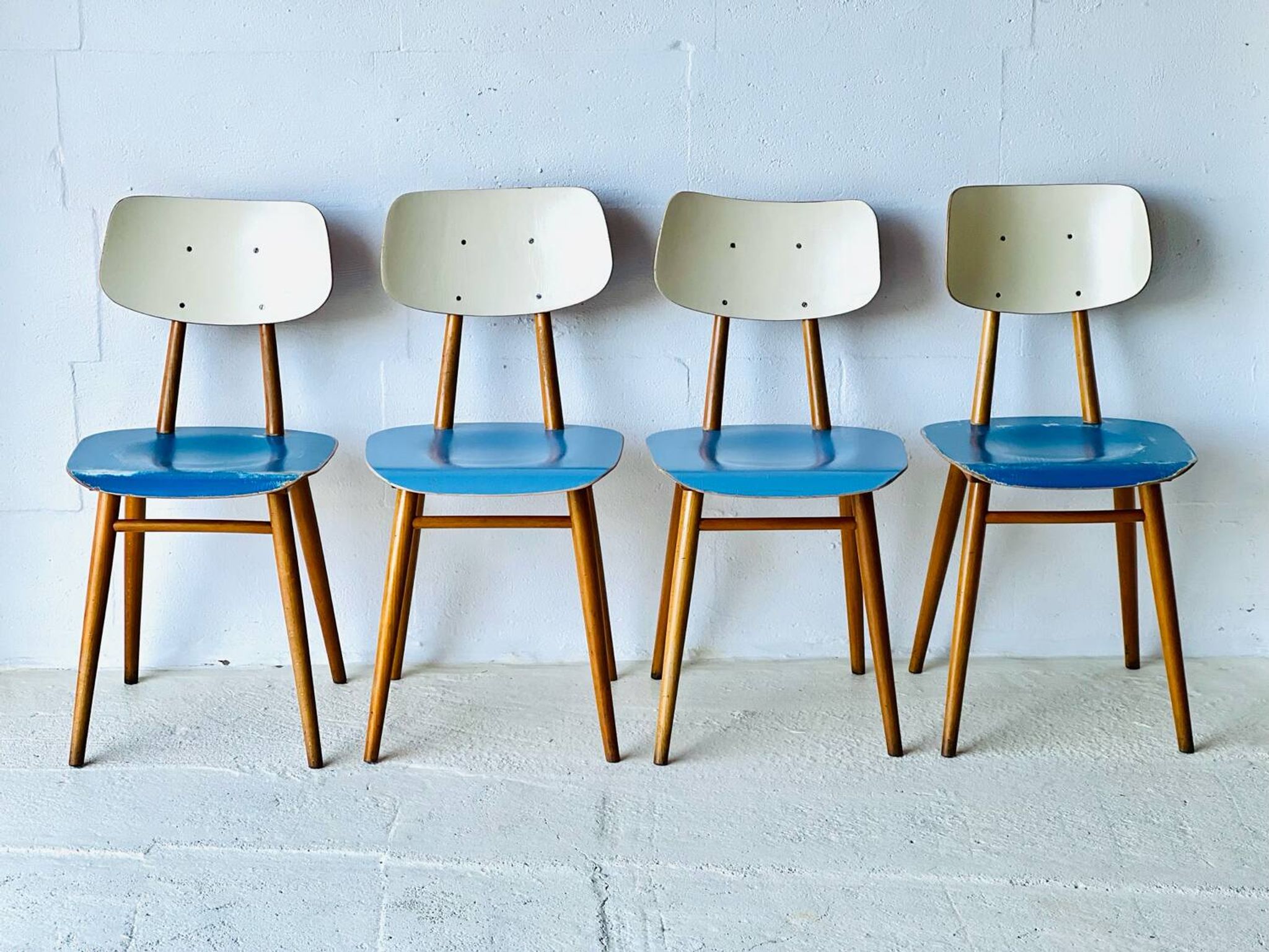 Chaises de salle à manger par TON