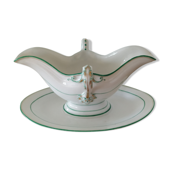 Gravy boat