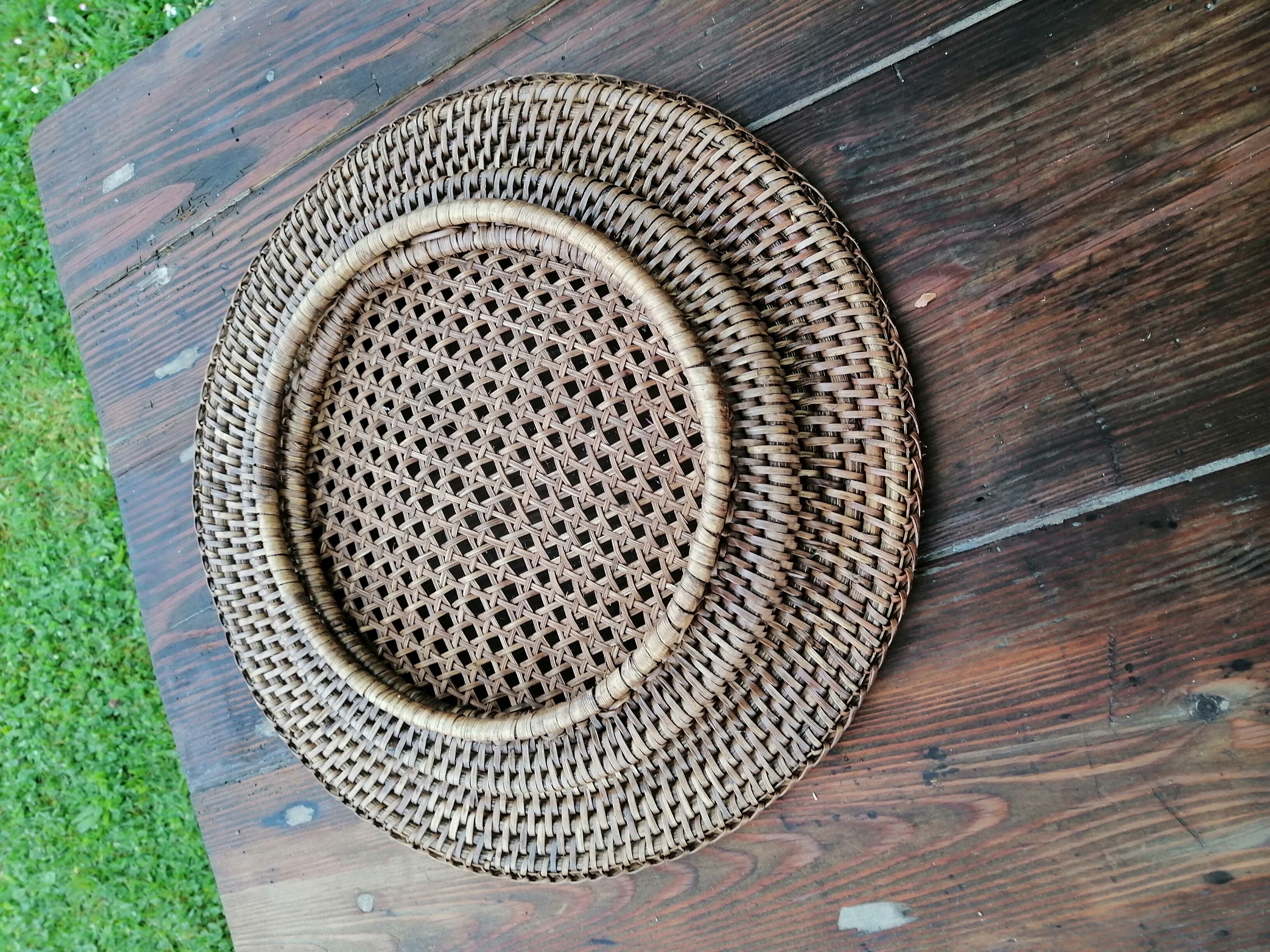 Round wicker fruit cup braid