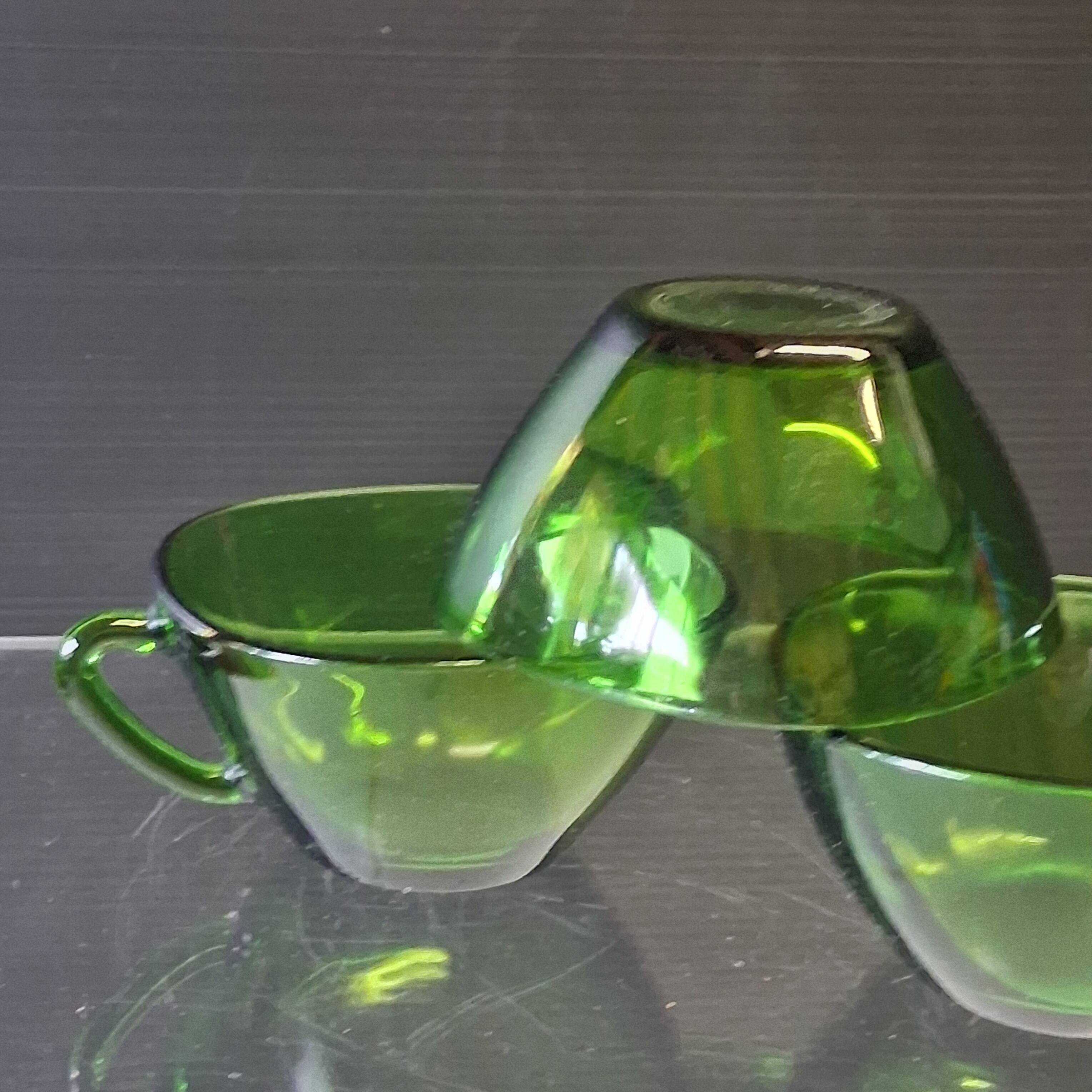 Set of 3 green glass cups from Vereco in very good condition.