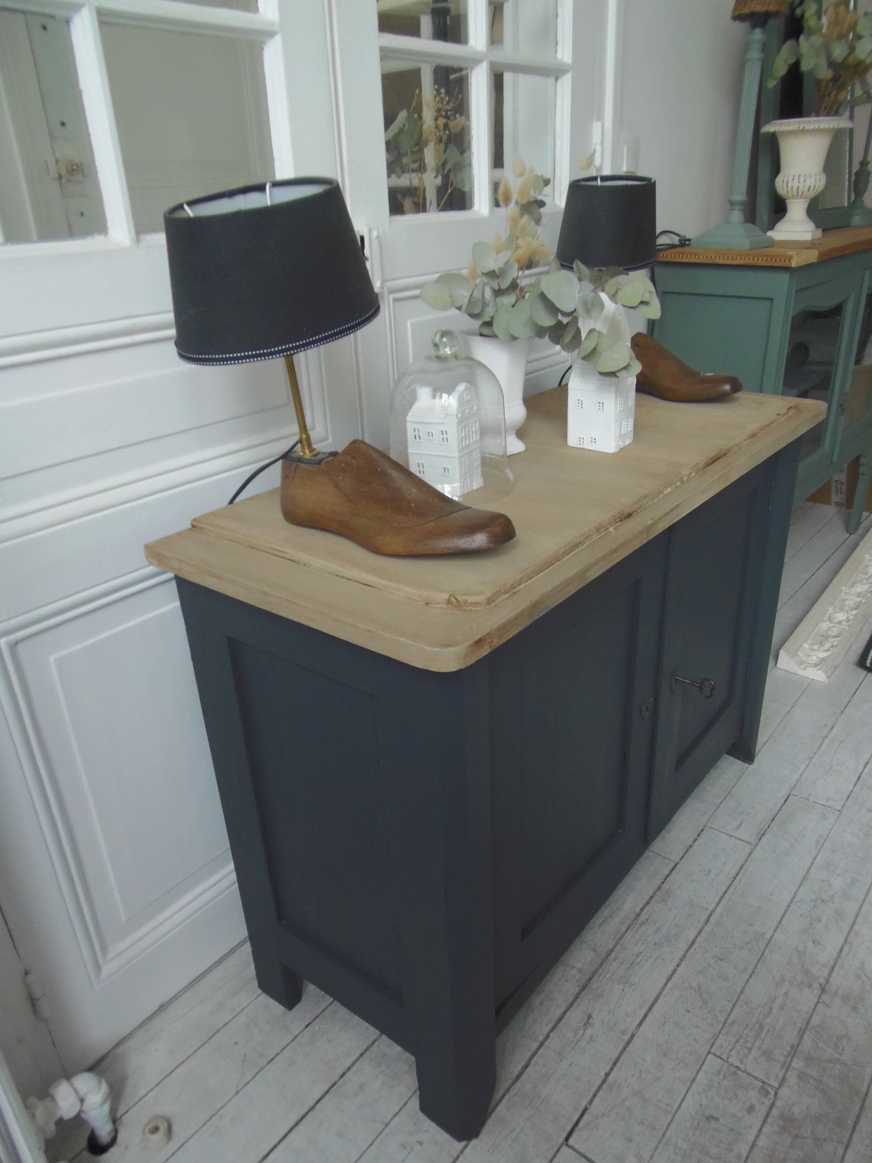 Small low Parisian sideboard re-enchanted in slate gray, medium oak waxed top.