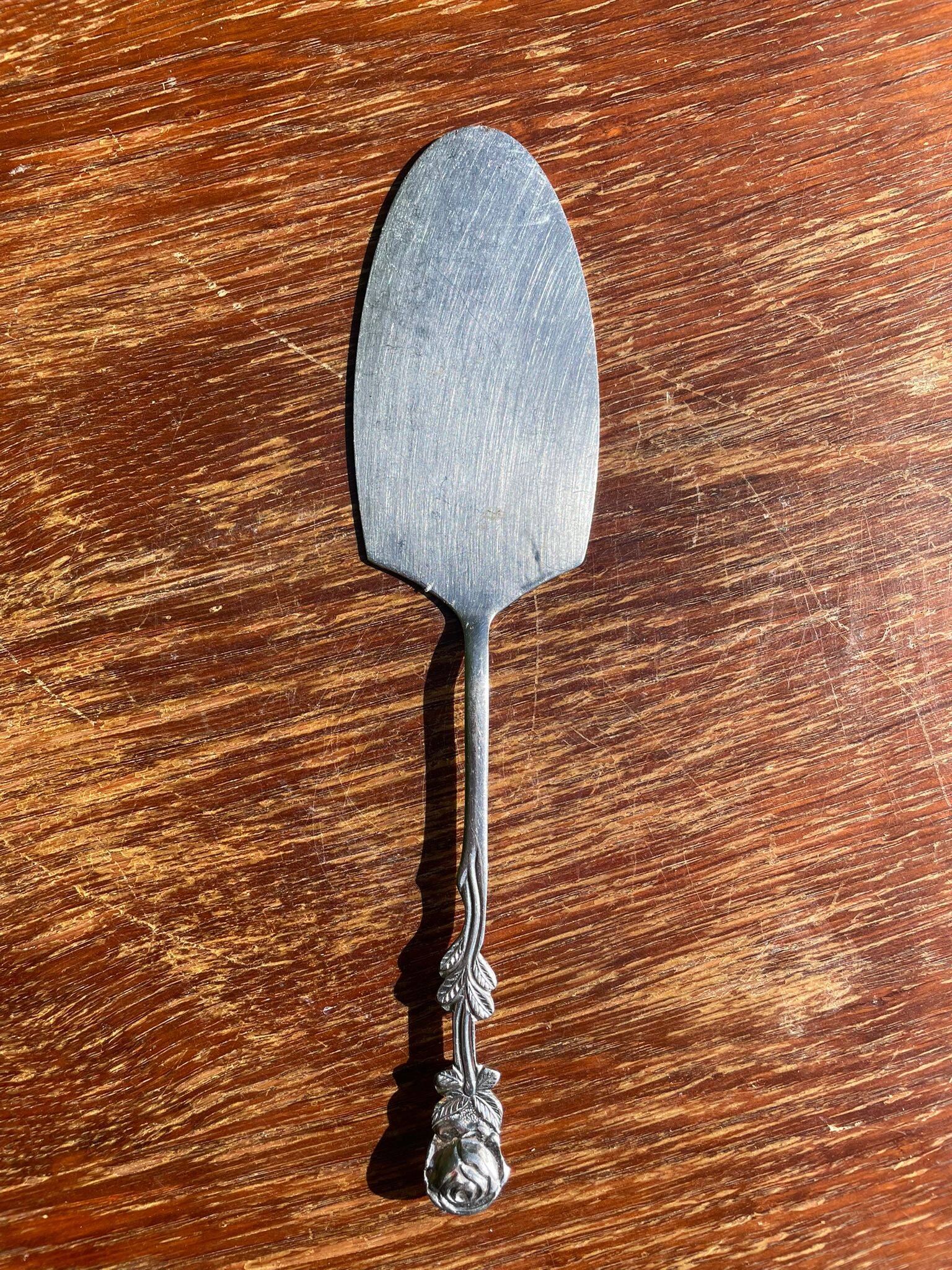 Vintage pie server
