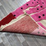Handmade pure wool rug in pink, size 150 x 250 cm.