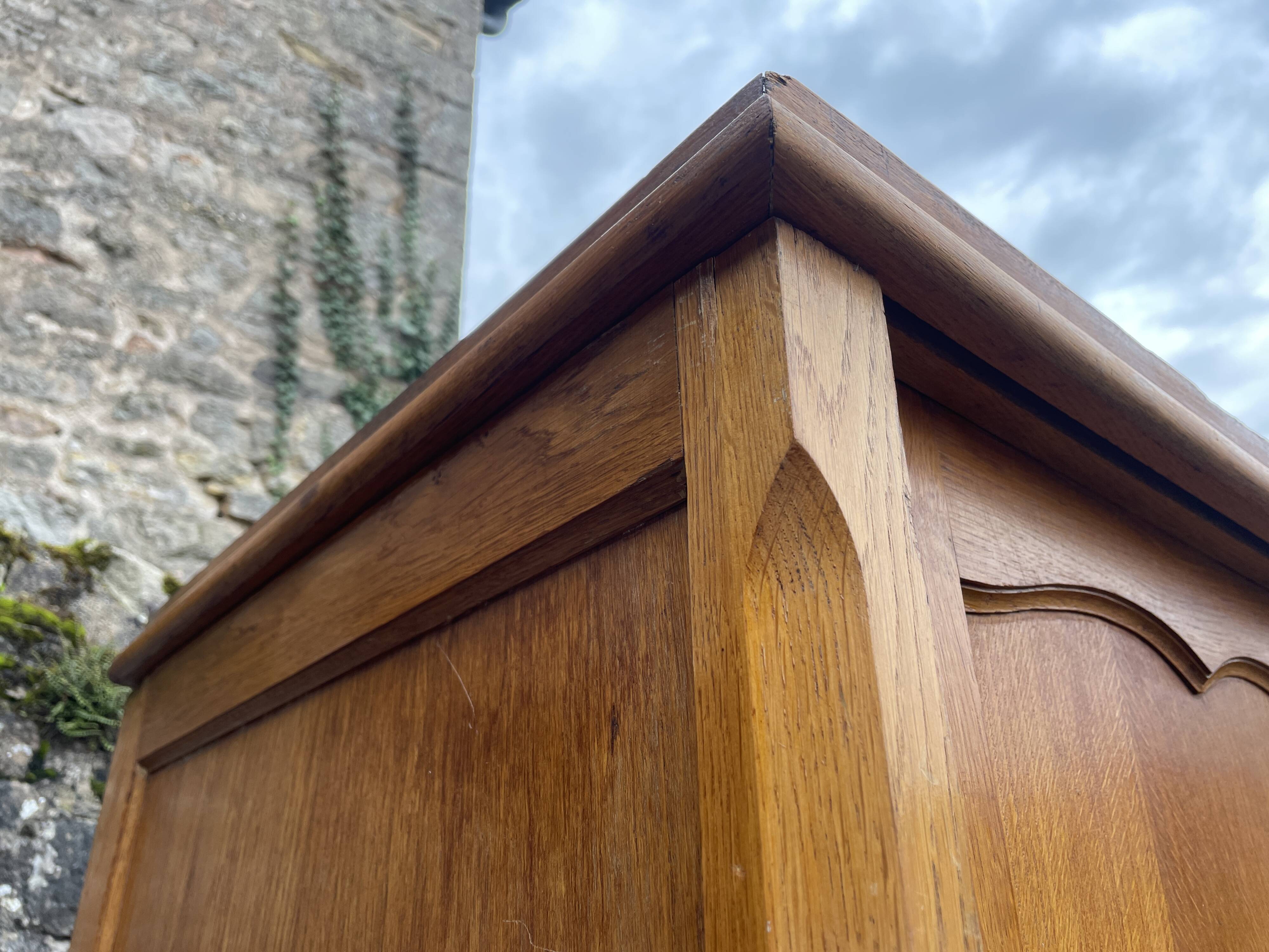 Parisian wardrobe with sliding doors