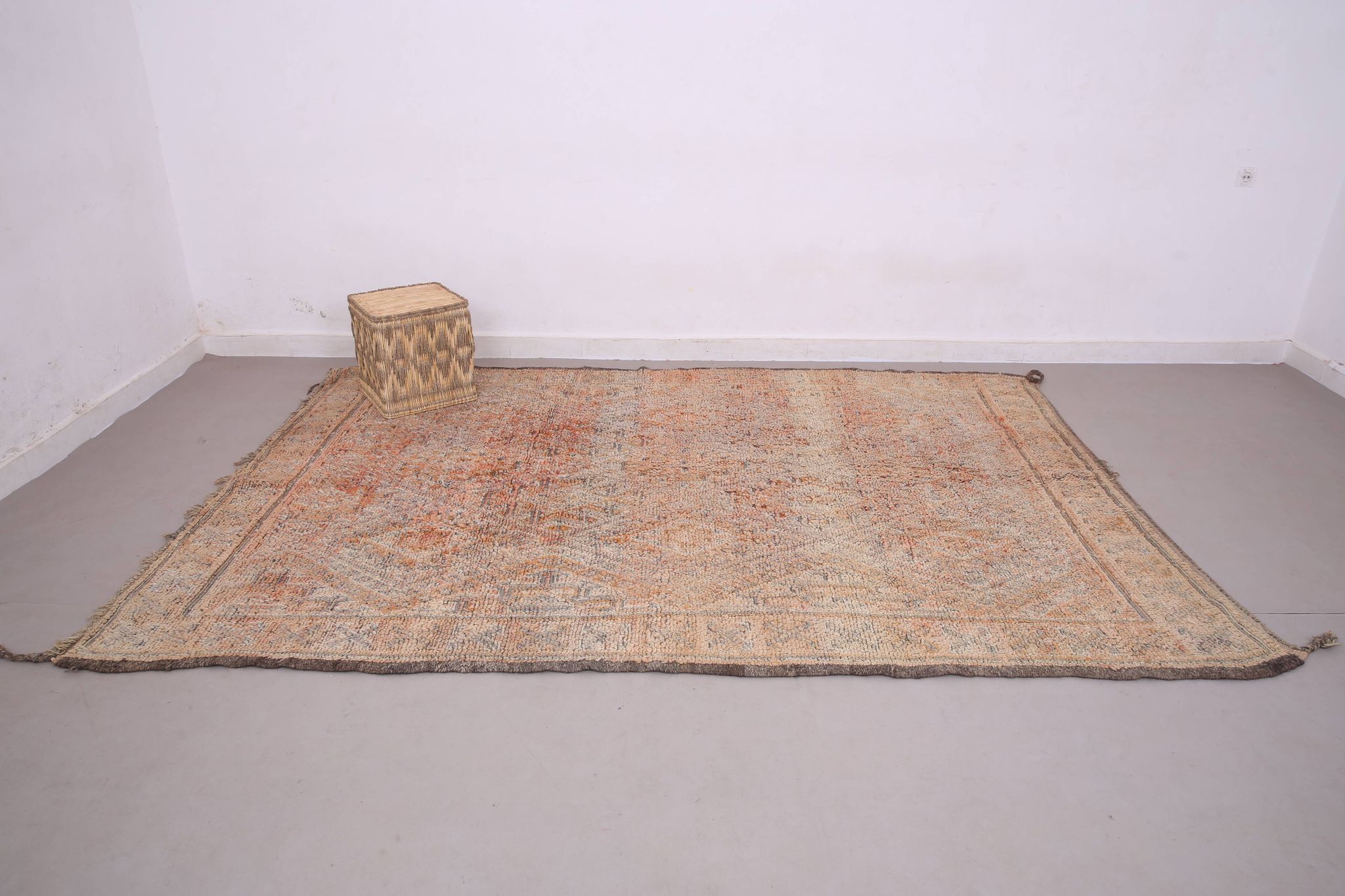Peach Vintage Moroccan Rug 203 x 302 cm - Berber Wool Rug - Handmade Rug