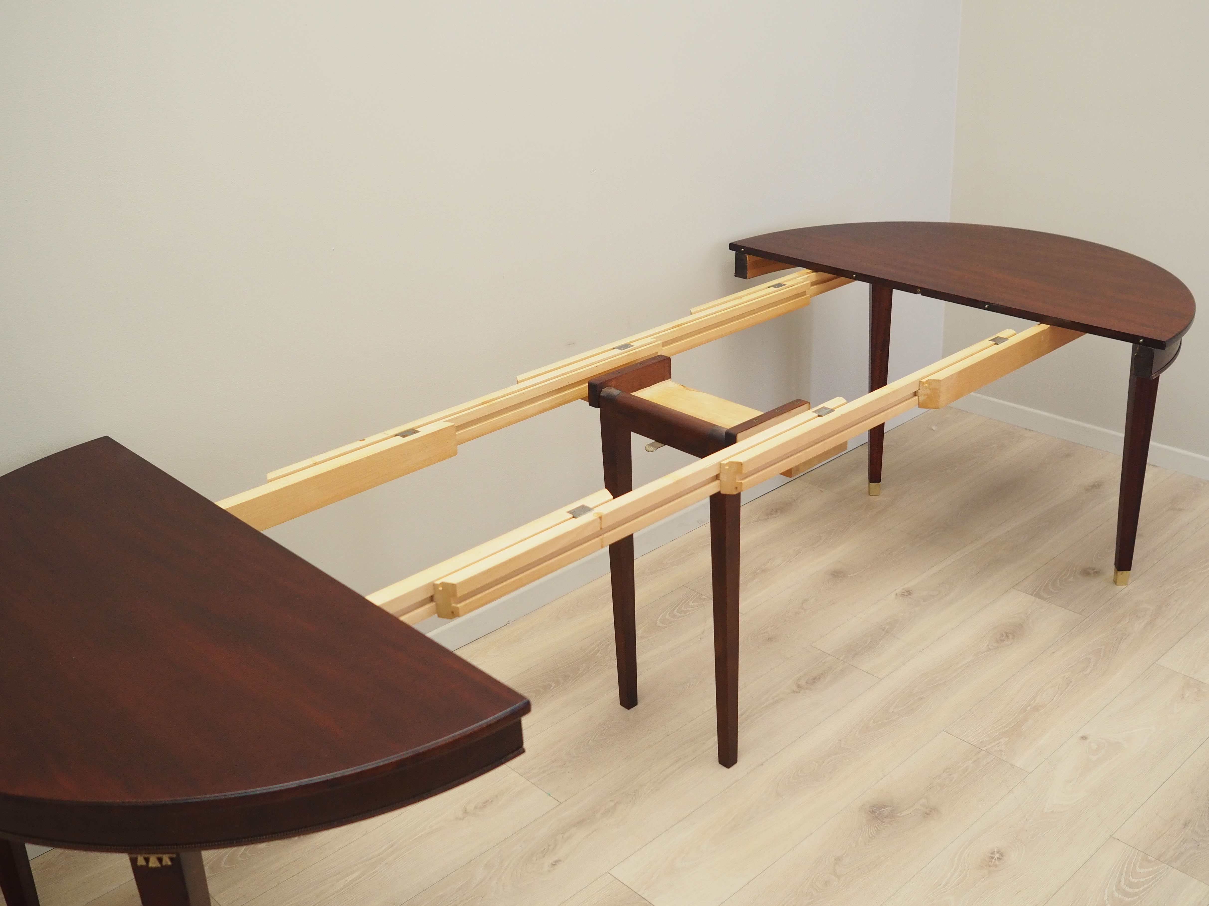 Round mahogany table, Danish design, 1970s, production: Denmark