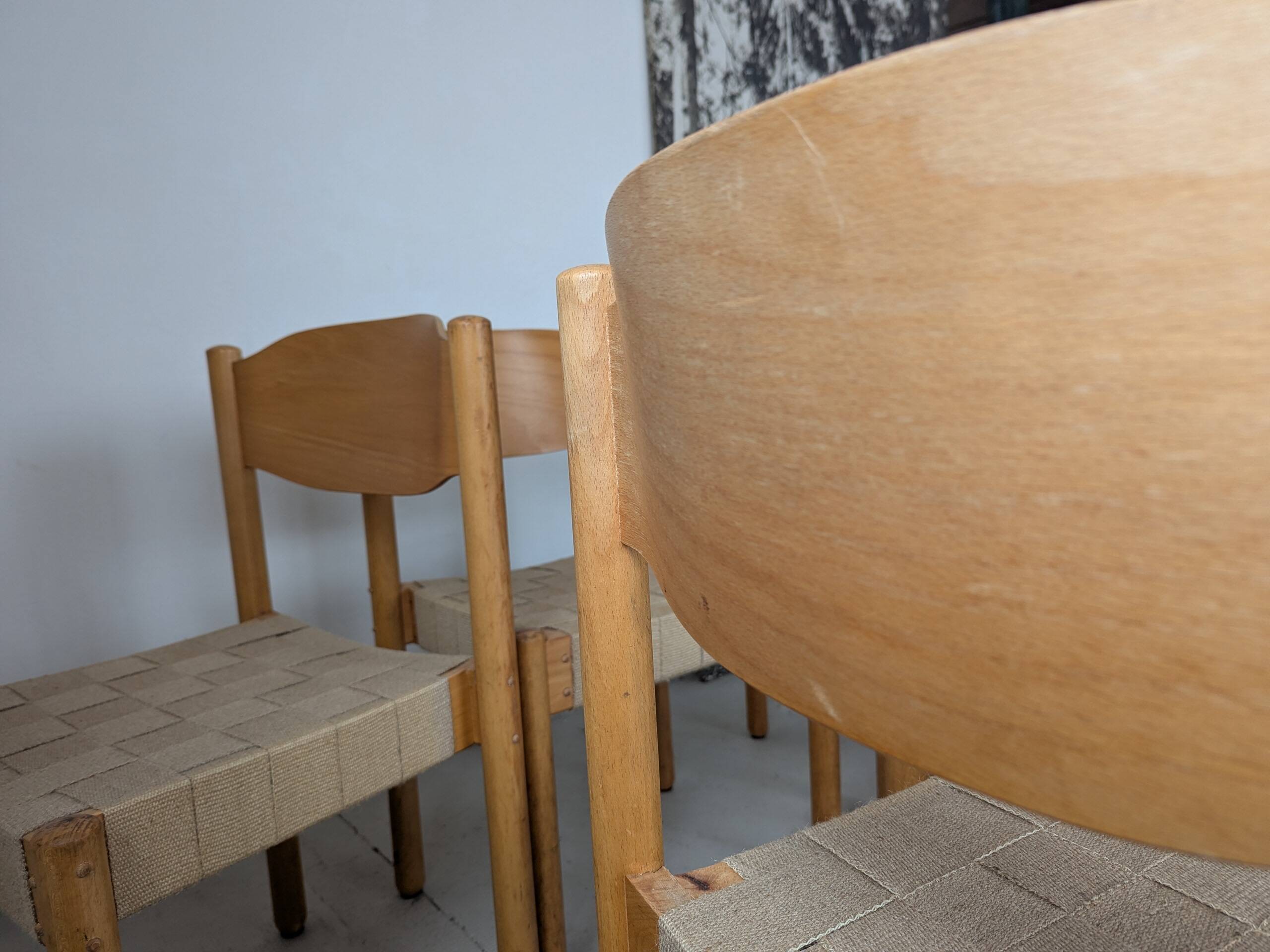 Set of 6 stackable chairs in beech and jute.