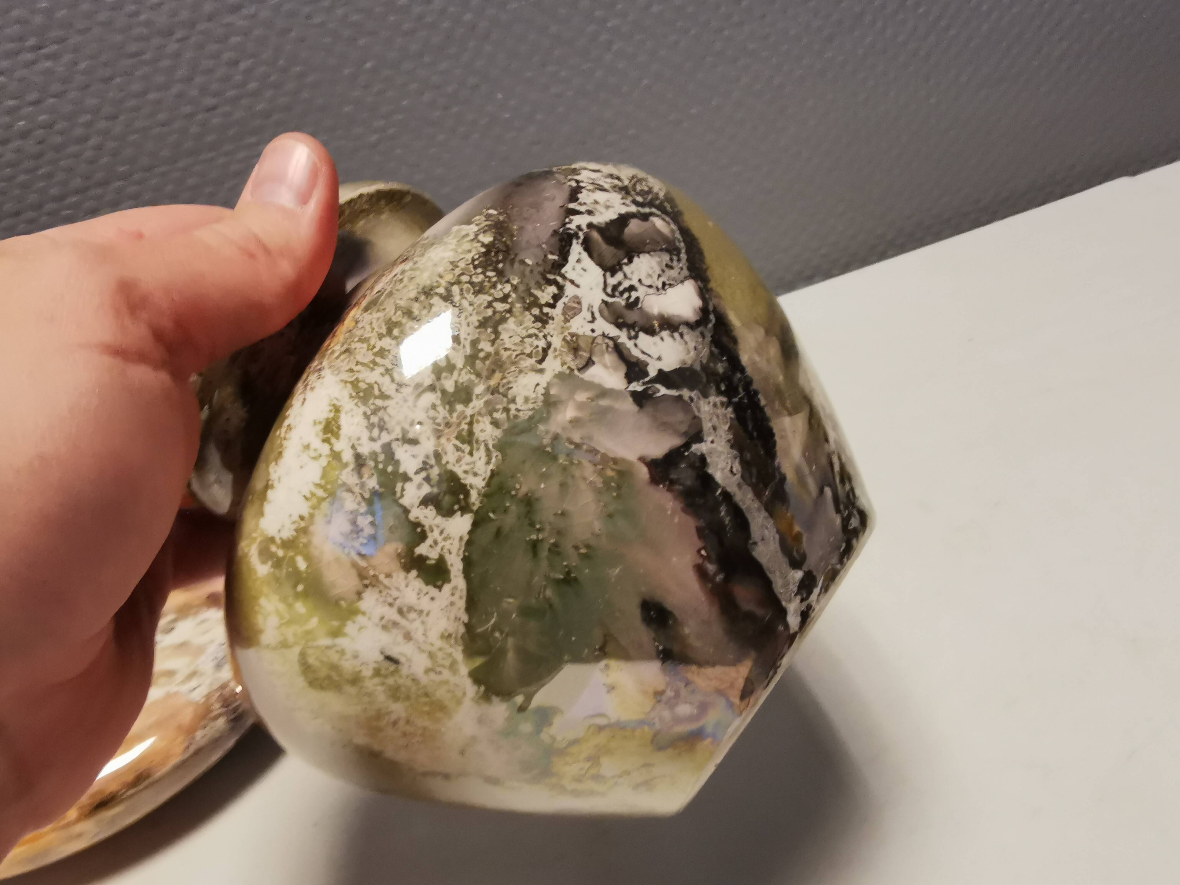 A set from Finnish Arabia, consisting of an Art Deco vase and matching dish, marbled lustre glaze.