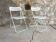 Paire de chaises pliantes en métal perforé blanc - vintage