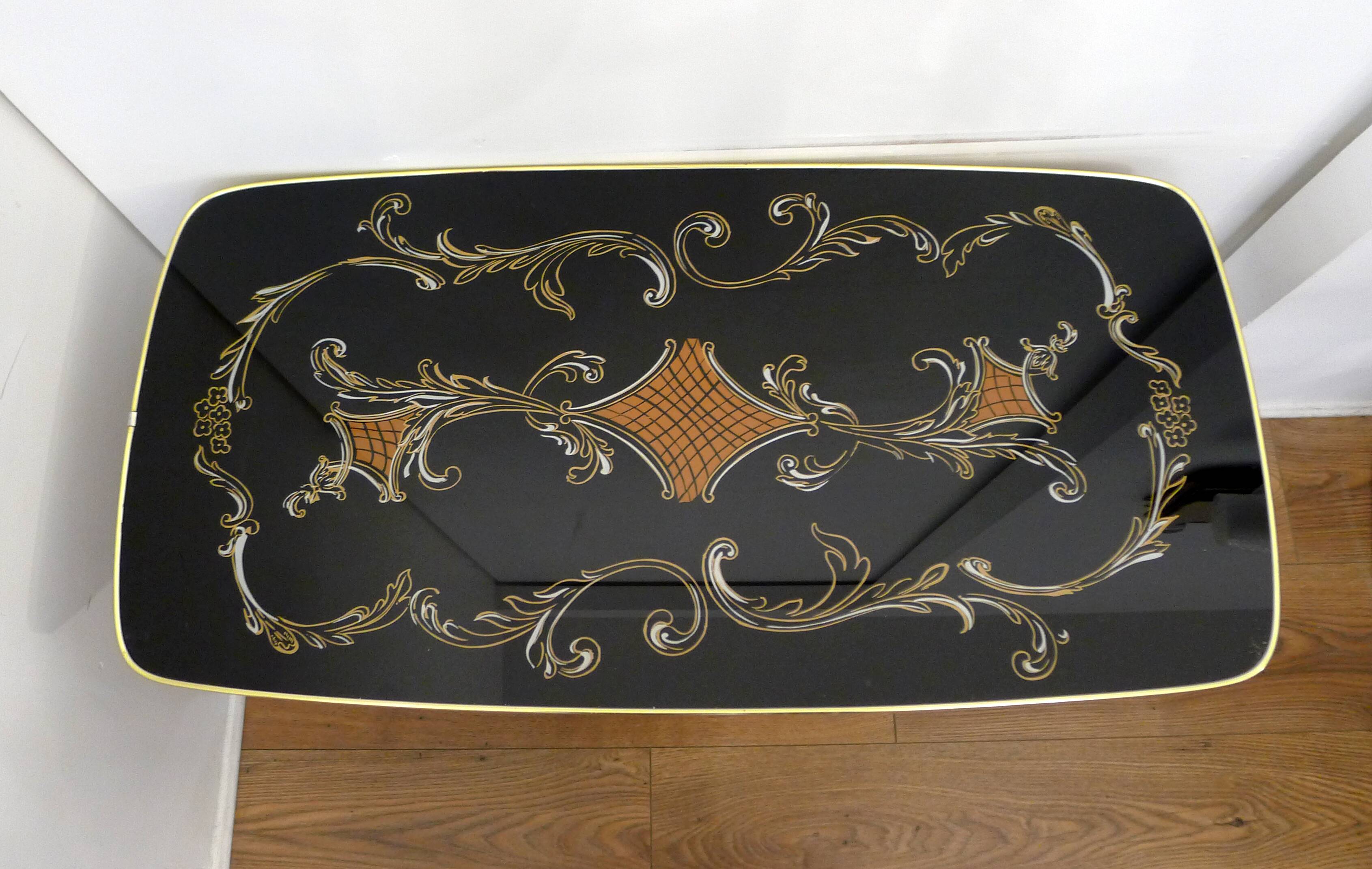 Large coffee table 1960s Rococo style with tapered legs.